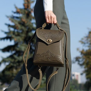 Mochila de piel repujada artesanal para mujer - Regalo personalizado estilo vintage
