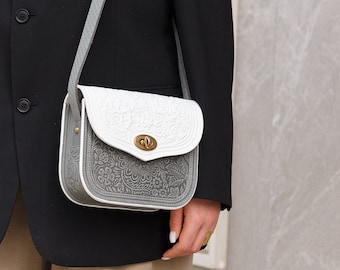 Borsa a tracolla in pelle fatta a mano: borsa a tracolla da donna con dettagli floreali