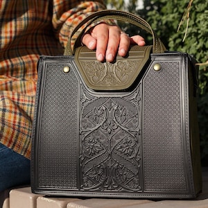 Schwarze Ledertasche, Leder handgefertigte Handtasche, Arbeitstasche Frauen, Tasche mit geprägten Blumen