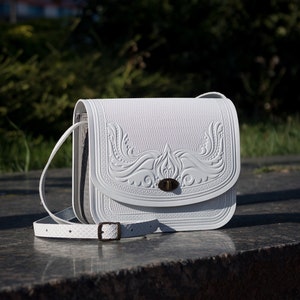 Large silver purse best sale