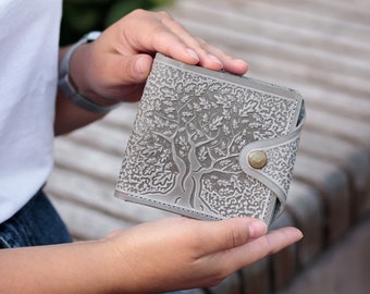 Cartera de cuero personalizada / Cartera plegable de cuero genuino premium / Cartera con relieve / Regalos para hombres / Regalo de aniversario para él