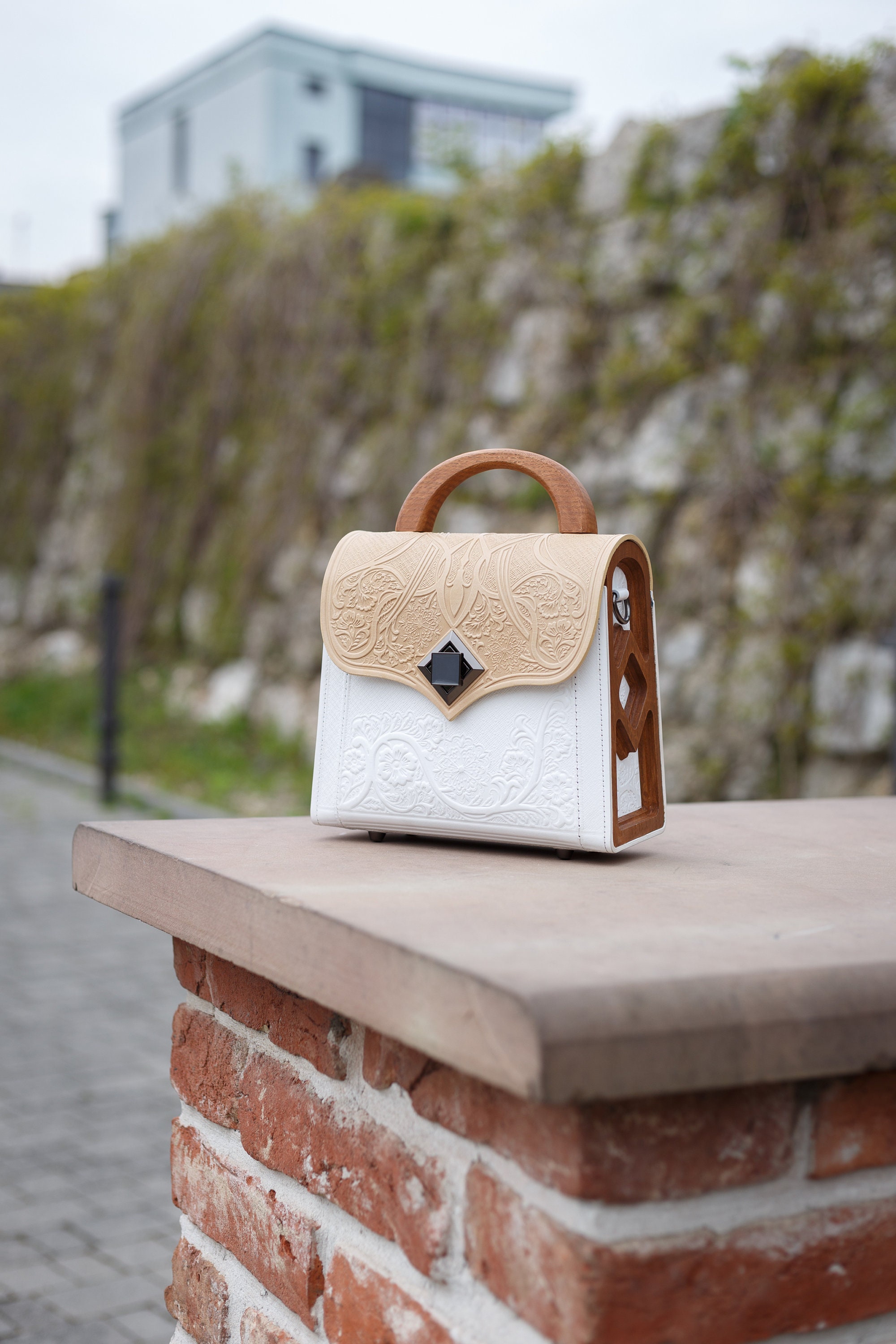 【Praying】25fw Brown Women Suffer Too Bag Mudd Women's Vegan Leather Cognac Perforated Cross Body With