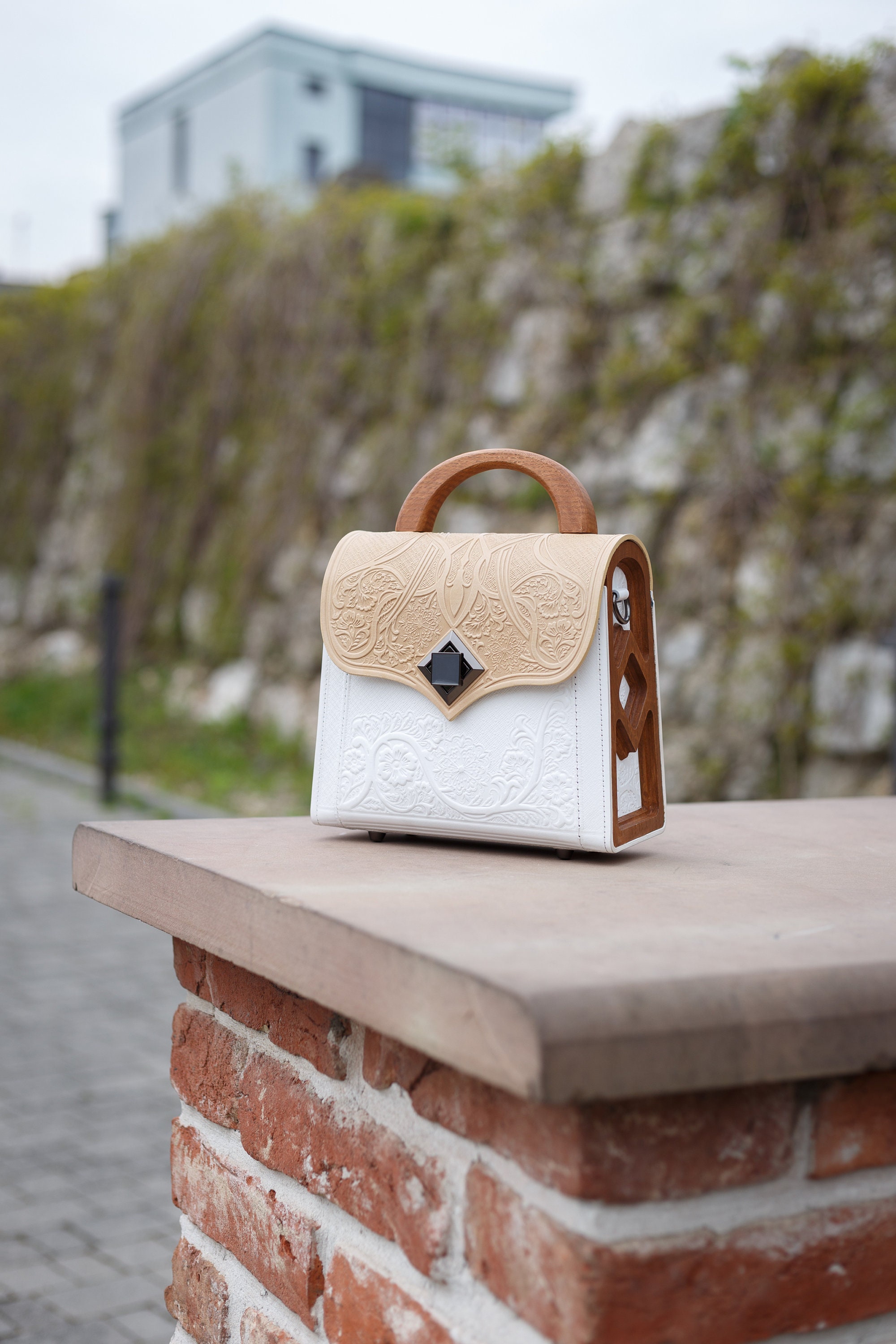 Old Trend Garden Brick Crossbody