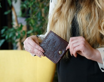 Personalized Slim Leather Wallet for Women - Handmade Engraved White Gift with Ornament
