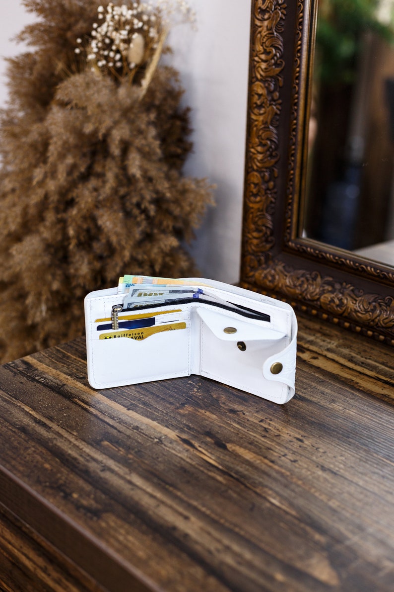 Cartera de cuero blanca personalizada para mujer: monedero fino grabado a mano con adorno personalizado imagen 5