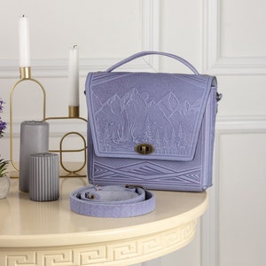 Bolso tipo cartera de piel color lavanda, bolso de piel auténtica, bolso de piel repujada, maletín de piel, bolso bandolera, bolso de hombro, bolso espacioso