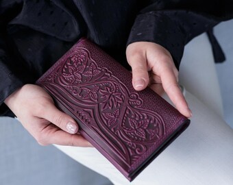 Handcrafted Purple Leather Wallet: Embossed Leaf Design