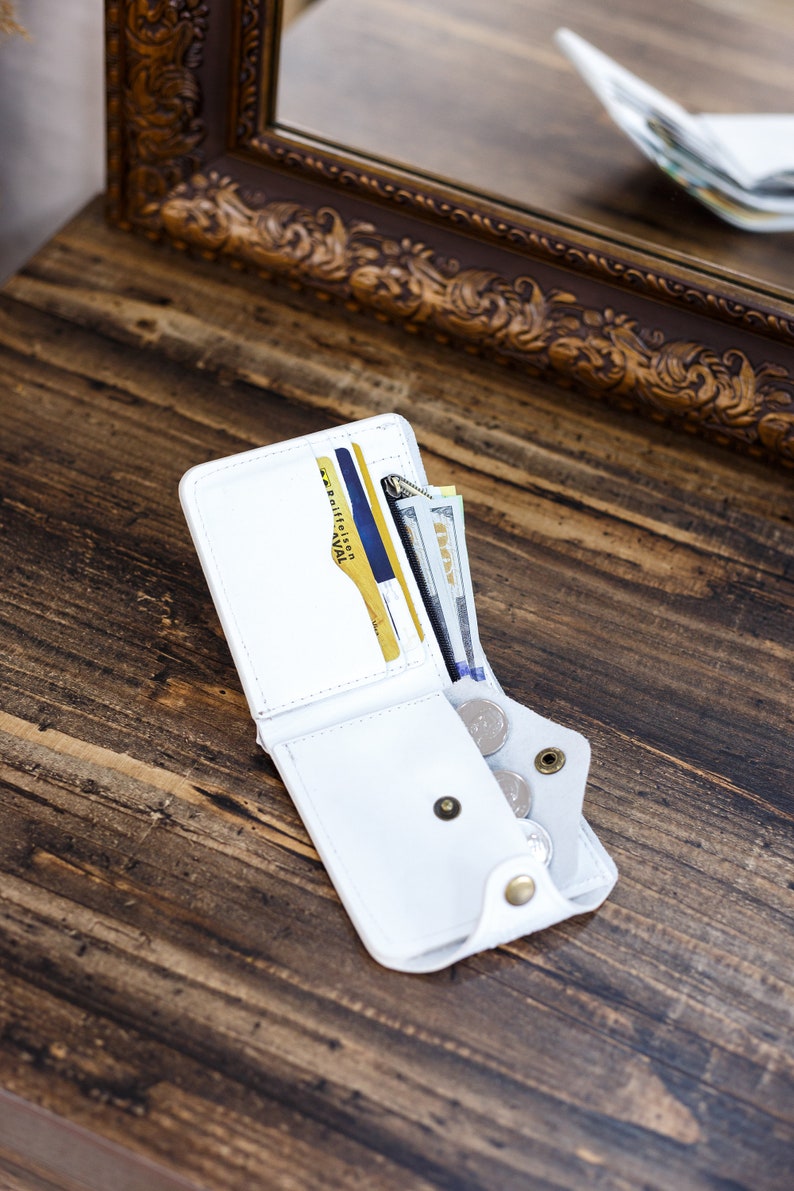 Cartera de cuero blanca personalizada para mujer: monedero fino grabado a mano con adorno personalizado imagen 4