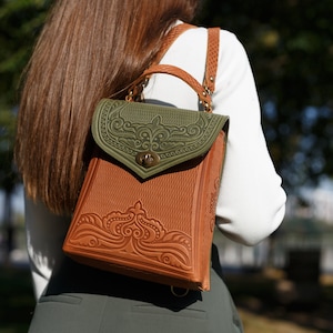Mochila de cuero personalizada: mochila vintage artesanal para mujer, idea de regalo con relieve.