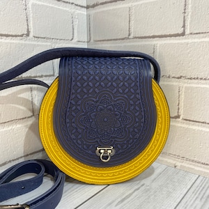 Bolso de hombro redondo de cuero hecho a mano: elegante bolso cruzado, regalo perfecto para mujeres.