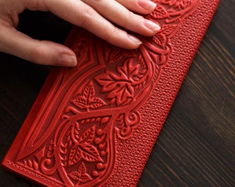 Handcrafted Red Leather Wallet: Women's Leaf-Patterned Wallet
