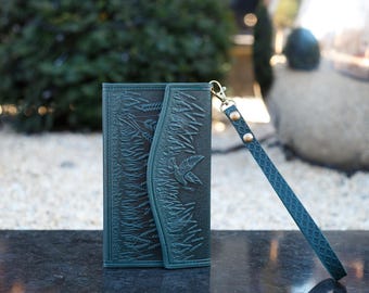 Handcrafted Dark Green Leather Wallet: Embossed Bifold Purse