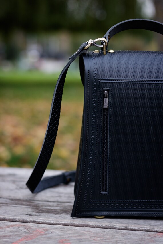 Mochila bolso negra 2025