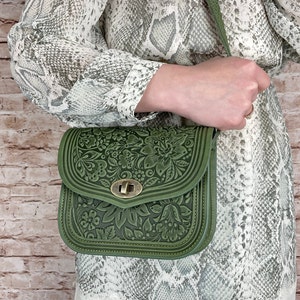 Handgefertigte Crossbody-Schultertasche aus olivfarbenem Leder: Elegante Damenhandtasche, perfekte Geschenkidee
