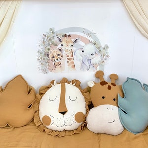 Decoratief leeuwenkussen voor kinderen, kinderkamerdecoratiekussen giraf, kinderkamer met safarithema, handgemaakt en handbeschilderd in Scandinavische stijl