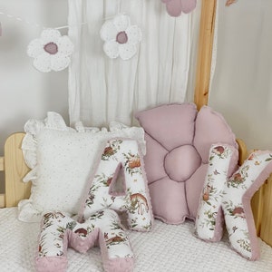 Almofada com letras monograma, almofada inicial para presente, almofada monograma para berçário infantil, presente para chá de bebê