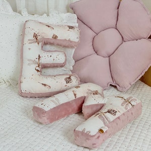 Coussin lettre monogramme, coussin cadeau initiale, coussin monogramme pour chambre d'enfant, cadeau de baby shower
