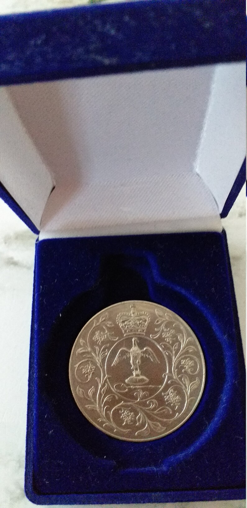 1977 Queen Elizabeth II DG REG Fd Commemorative Coin Etsy 1977 Queen Elizabeth II DG REG Fd Commemorative Coin Etsy