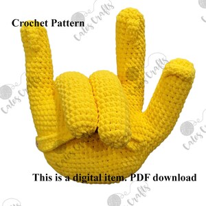 Pu&ograve; includere: Uno schema all'uncinetto per una mano gialla che fa il segno della lingua dei segni "Ti amo". Lo schema &egrave; un download digitale.