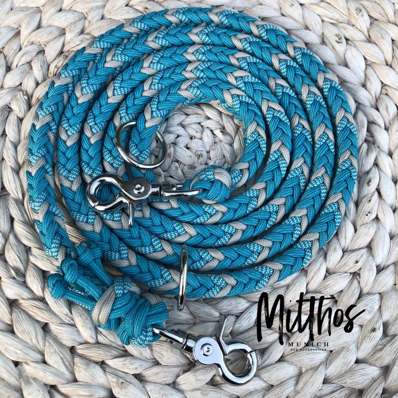 Dog leash in Paracord light blue silver