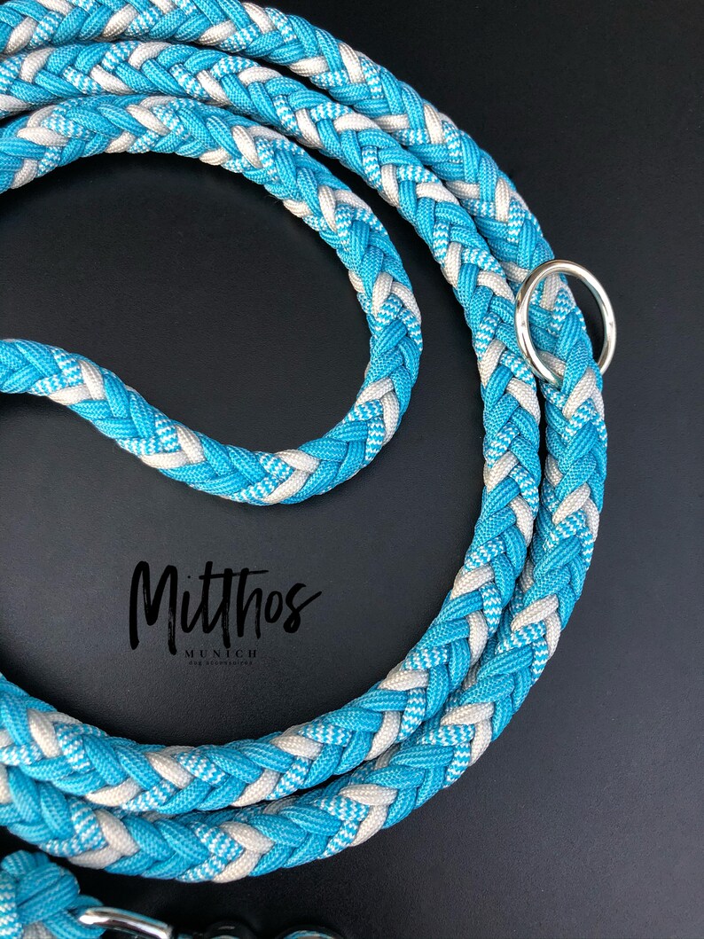 Dog leash in Paracord light blue silver