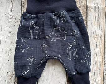 Pumpbroek mousseline olifant en giraffe donkerblauw