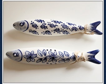 Motif traditionnel de roses et de marguerites en 3D, portugais, sardines en céramique/porcelaine, faites à la main et peintes par un artiste portugais