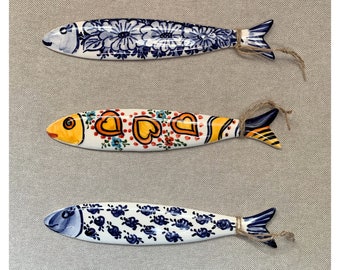 Sardines plates portugaises traditionnelles en céramique/porcelaine, faites à la main et peintes par un artiste portugais - Blues and Hearts