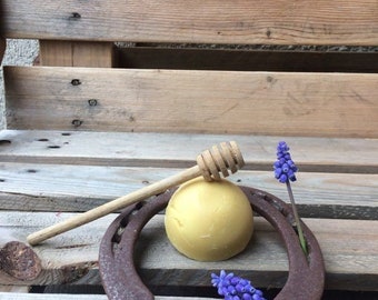Honey: BzzBzz soap with beeswax and Gironde honey, cold saponified solid soap for body and hands
