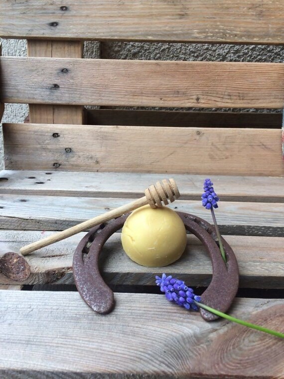 Miel : Savon BzzBzz à la cire d'abeille et au miel de Gironde, savon solide saponifié à froid pour le corps et les mains
