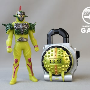 Kamen-Rider Gaim [Sound Lockseed Series L.S.-12 Durian Gacha Type & Durian arms mini figure Set] USED