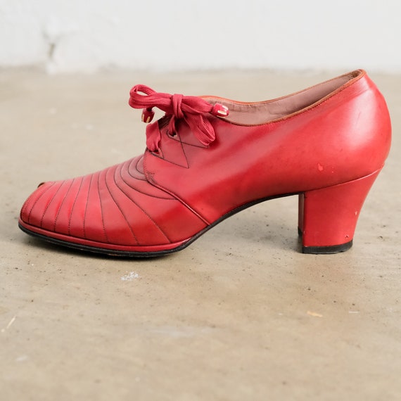 40s Red Peep Toe Lace Up Pumps / Size 7 - image 3
