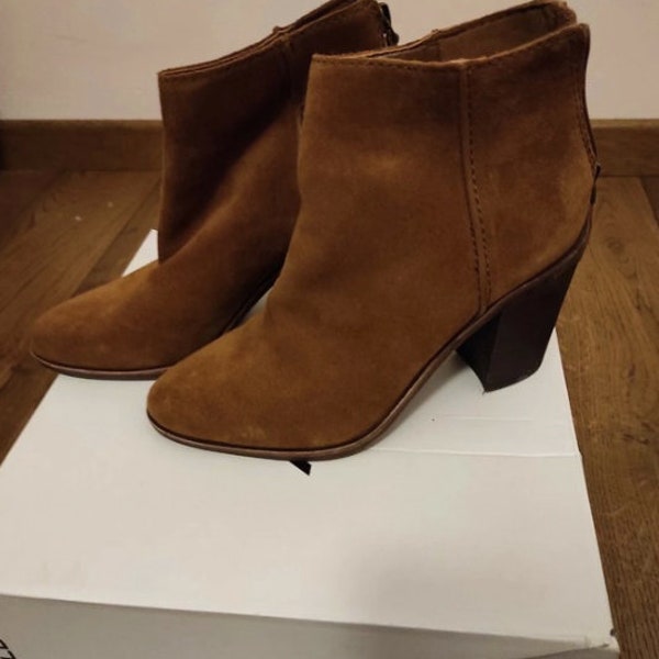 Brown suede block heel ankle boots / size 38 EU / chestnut brown suede leather shoes / tan brown leather boots / tan cowboy ankle boots