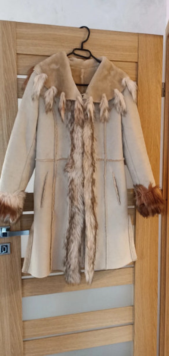 VIntage cream fur winter coat / faux Fox giant col