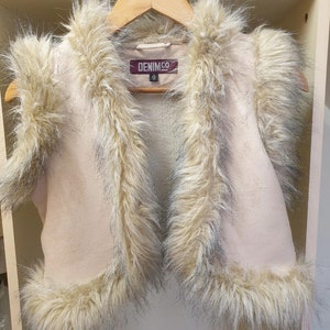 Vintage Denim Co boho crop waistcoat faux fur trim / size XS/S / Cream fur crop vest / vegan fur and suede etno mini vest crop top hippie