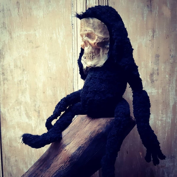 Ratljost, artdoll, art doll, house spirit, home spirit, strange doll, mixed media doll, texile art, curio cabinet, creature, witch altar