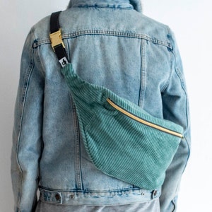 XL Bauchtasche 2.0 Hipbag Breitcord meergrün türkis drei Reißverschlussfächer Karabiner Innentasche verstellbares Gurtband Metallschnalle