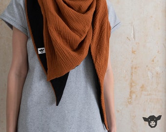 Two-tone & double-layered large triangular scarf sewn from cotton muslin in the colors rust and black can be worn by men and women