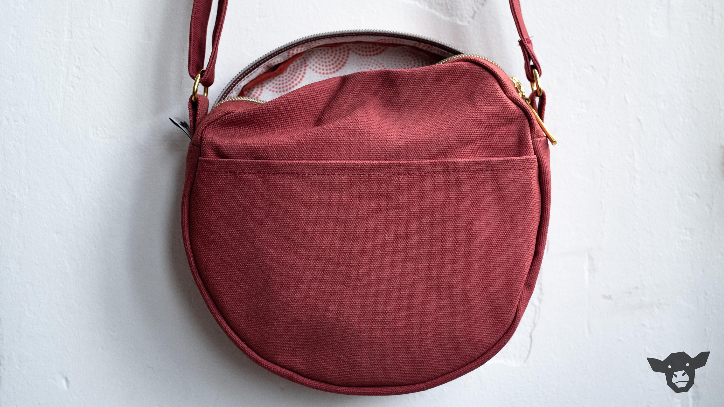 Red Round Shoulder Bag Made of Solid Cotton Canvas With Golden Zipper