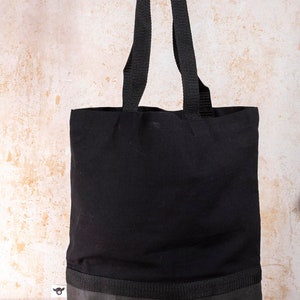 schlichte und besondere Einkaufstasche aus schwarzem Baumwoll-Canvas und schwarzem Waschpapier mit schwarzem Gurtband für Männer und Frauen Bild 2