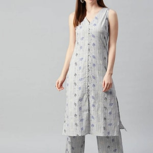 Women Steel Grey Three-Quarter Sleeves Printed Kurta-Palazzo With Pockets And Face Mask