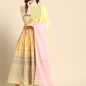 Anarkali Kurta, Indiase feestjurk voor dames, gele en roze Kurta met bloemenprint, grote maat 3XL Kurti, etnische kleding dames, jurkjurk