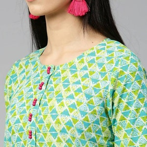 Women Navy Blue & Green Printed Straight Kurta