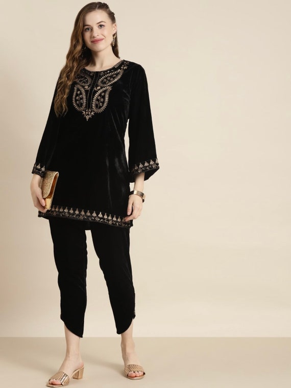 Pin by Anita Khan on Muslim wear in 2024 | Fashionista clothes, Velvet  dress designs, Velvet kurti design