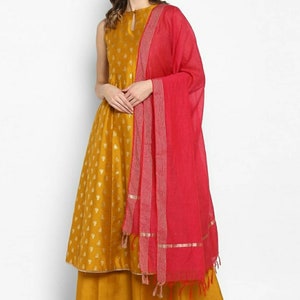 Conjunto de kurta de seda anarkali - roupa de festa indiana para mulheres - kurta anarkali amarelo mostarda com palazzos e dupatta - conjunto salwaar kameez alargado