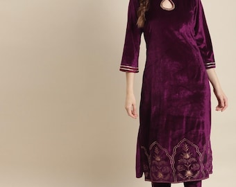 Kurta di velluto / Kurta di velluto ricamato floreale viola / Abito indiano per donne / Abbigliamento invernale / Regalo per lei / Abito indiano / Abbigliamento etnico