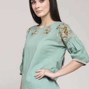 Kurtis para mulheres | Top Kurti de algodão puro bordado verde oliva | Kurta curto | Túnicas indianas | Camisetas indianas | Kurta étnico curto