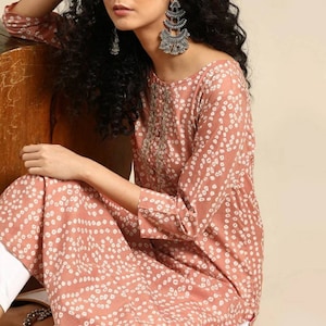 Baumwolle Kurti für Frauen - Mauve & Weiß Bandhani Gedruckt Kurta - Indisches Kleid für Frauen - Sommerkleidung - Geschenk für sie - Top Tunika ethnische Kleidung