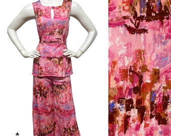 VINTAGE 1960s 1970s Two Potato Laguna Beach CA Pink Print 2pc Tunic Pantsuit Jumpsuit Top & Pants Wide Leg Flare Bell Bottom Barbiecore S