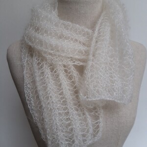 Ultra light and soft white lace scarf in kid mohair and hand-knitted seaweed